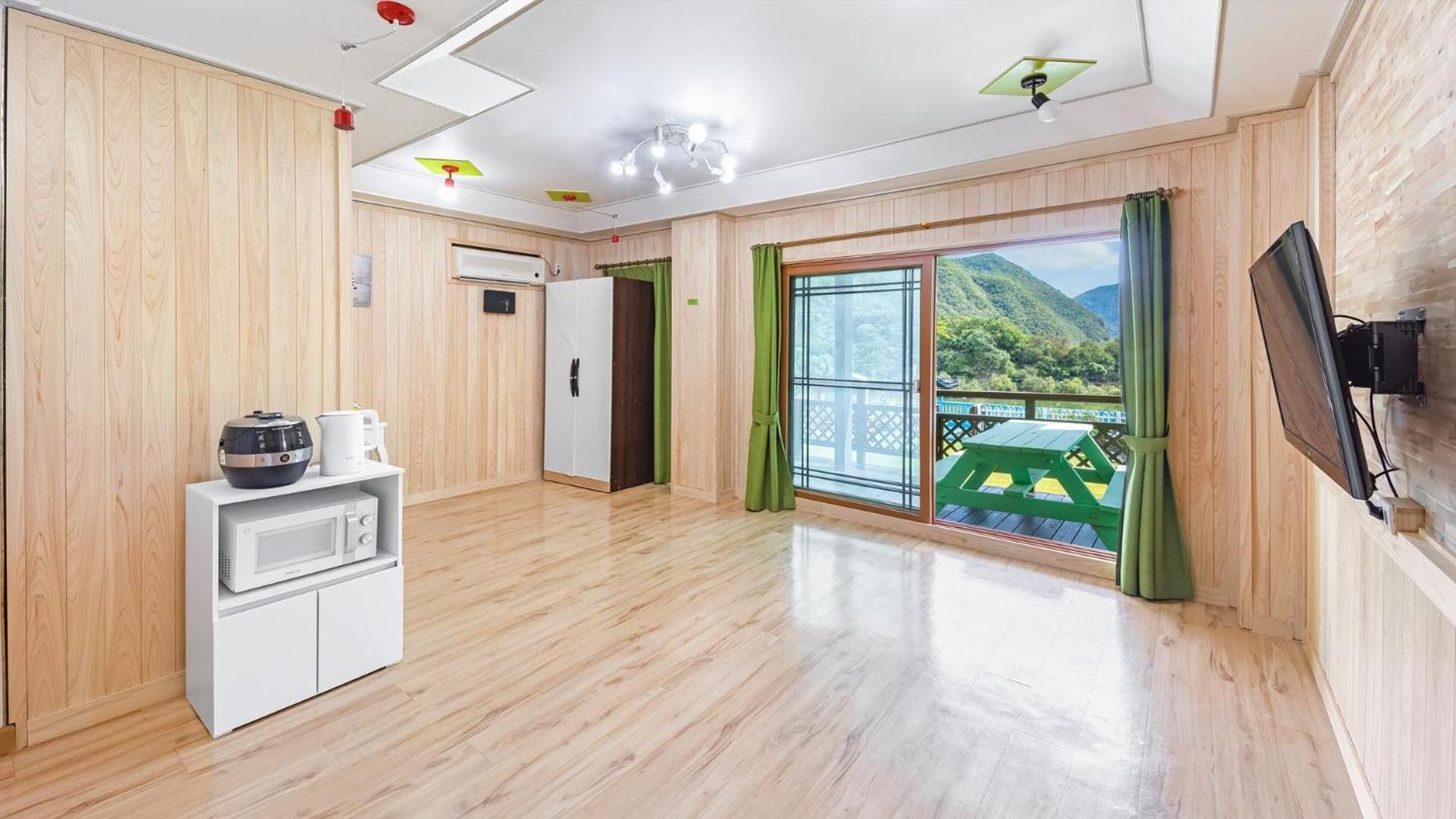 Yeongwol Gangeulpumeunsoo Pension Room photo