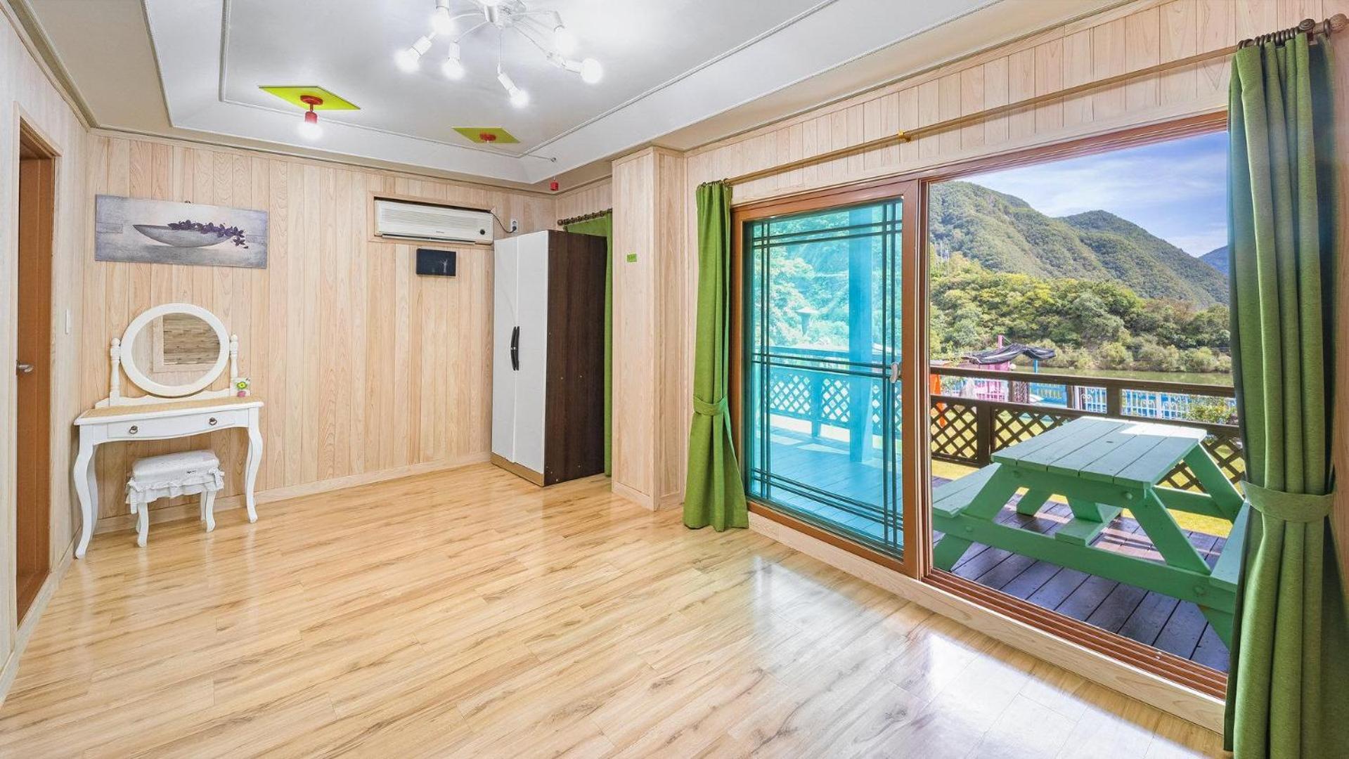 Yeongwol Gangeulpumeunsoo Pension Room photo